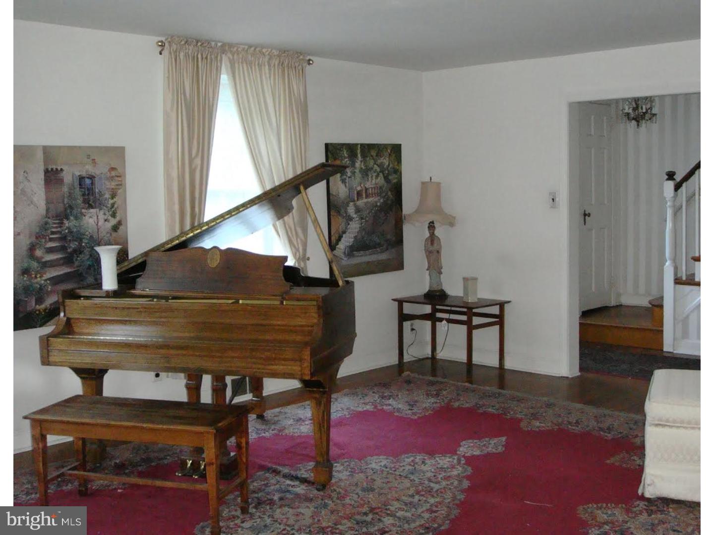 120 Golfview Road Ardmore, PA 19003 - Photo 5 of 23 Living Room