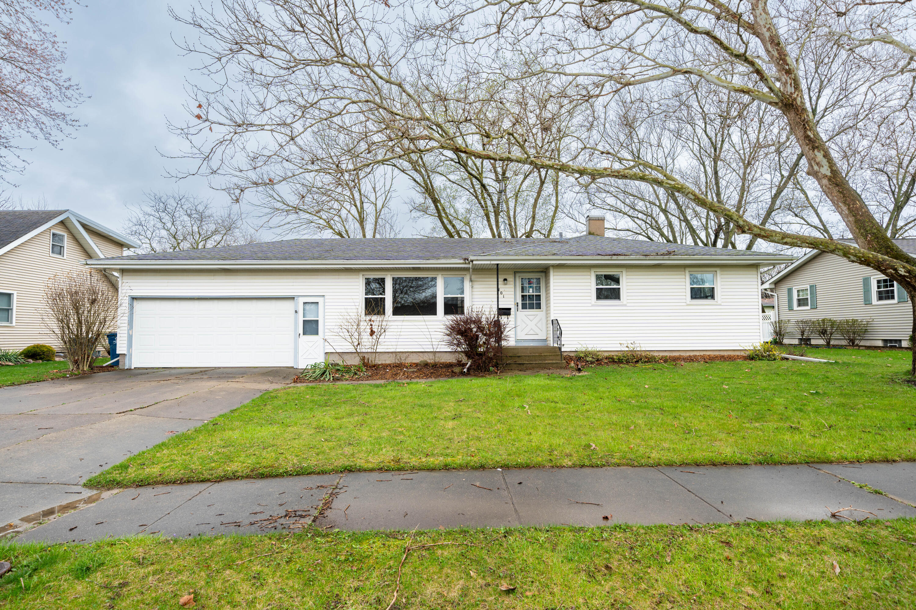 401 Michele Avenue Crown Point, IN 46307 - Photo 1 of 19 3000x2000