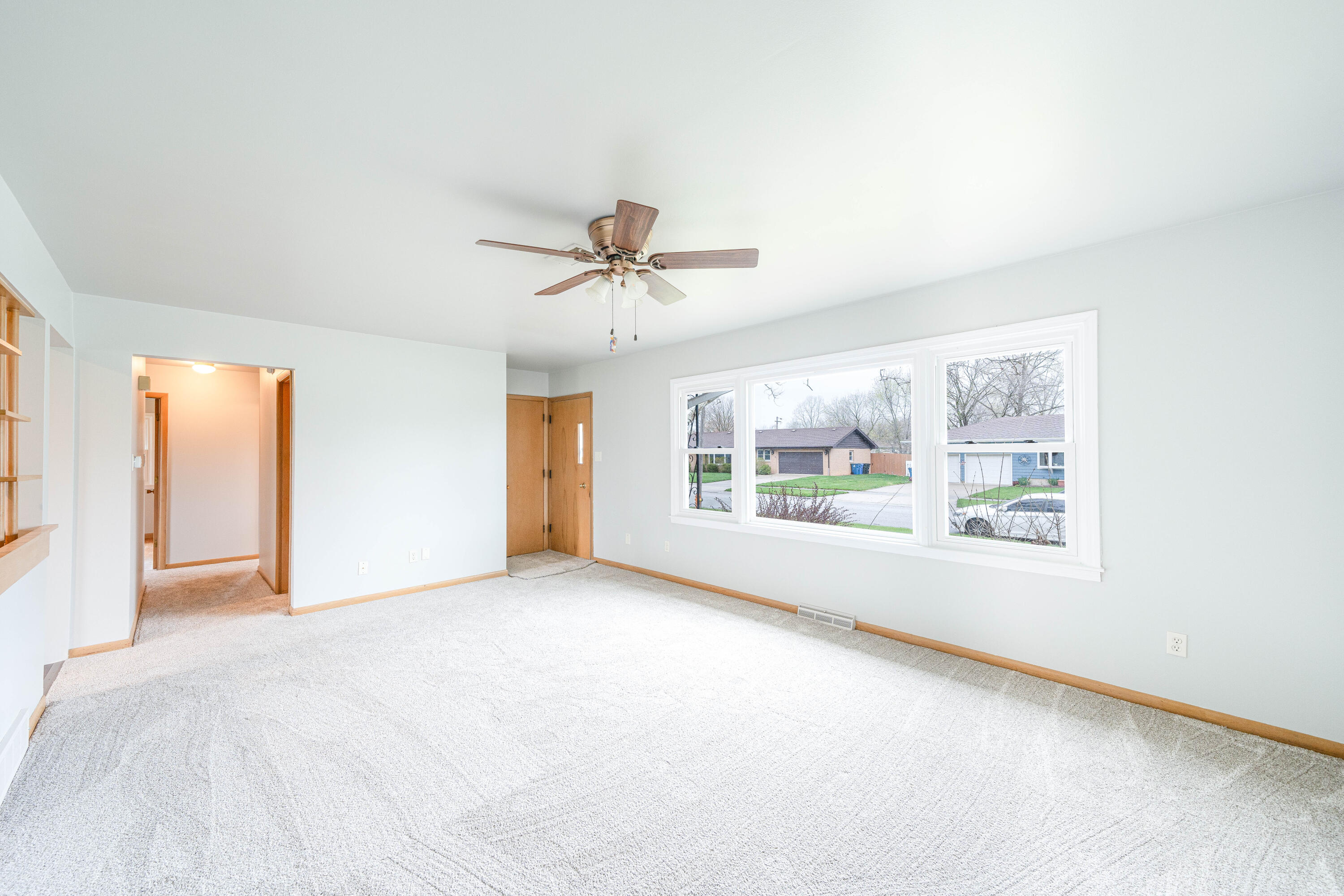 401 Michele Avenue Crown Point, IN 46307 - Photo 2 of 19 3000x2000