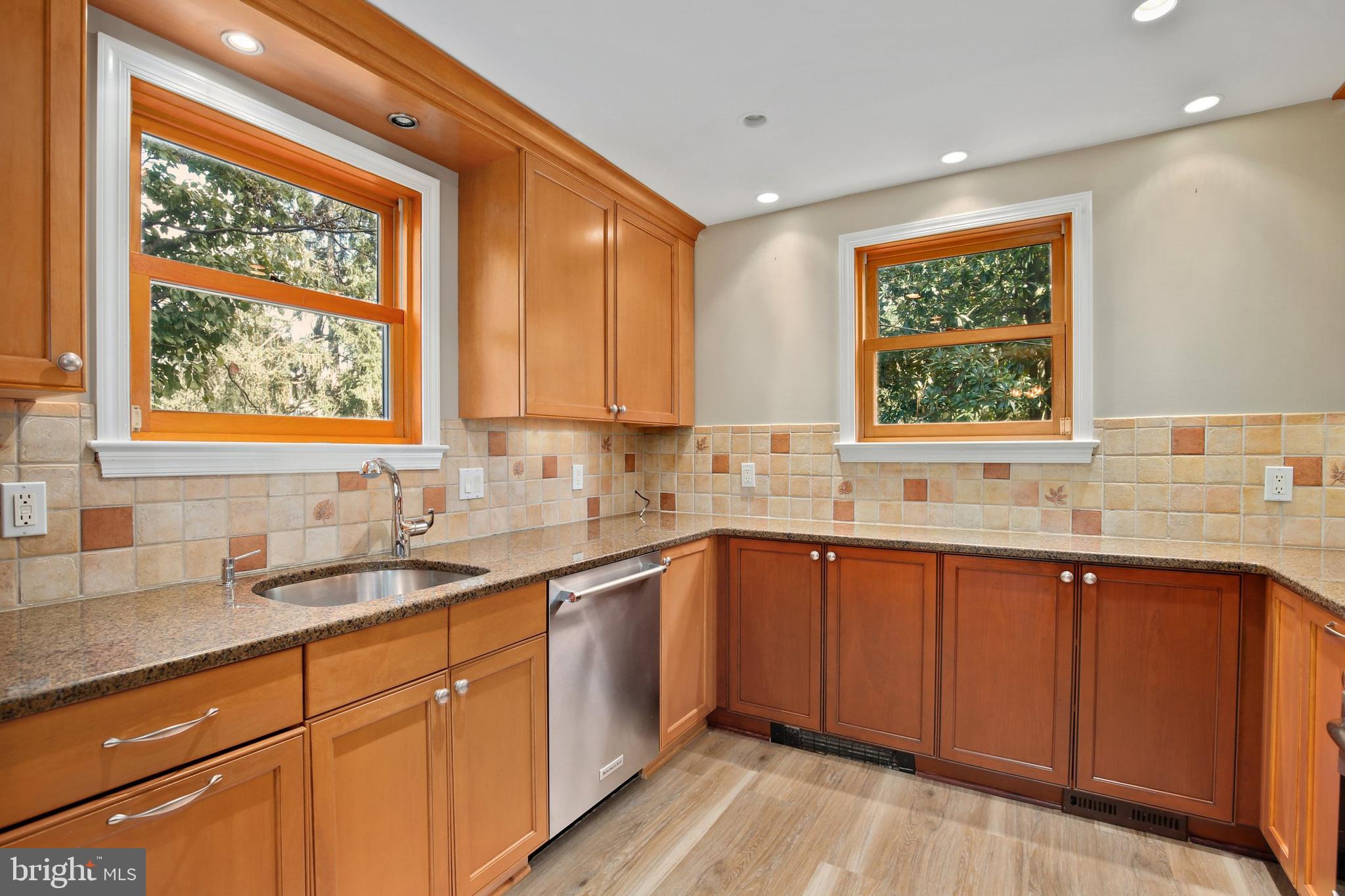 10201 Sutherland Road Silver Spring, MD 20901 - Photo 9 of 47