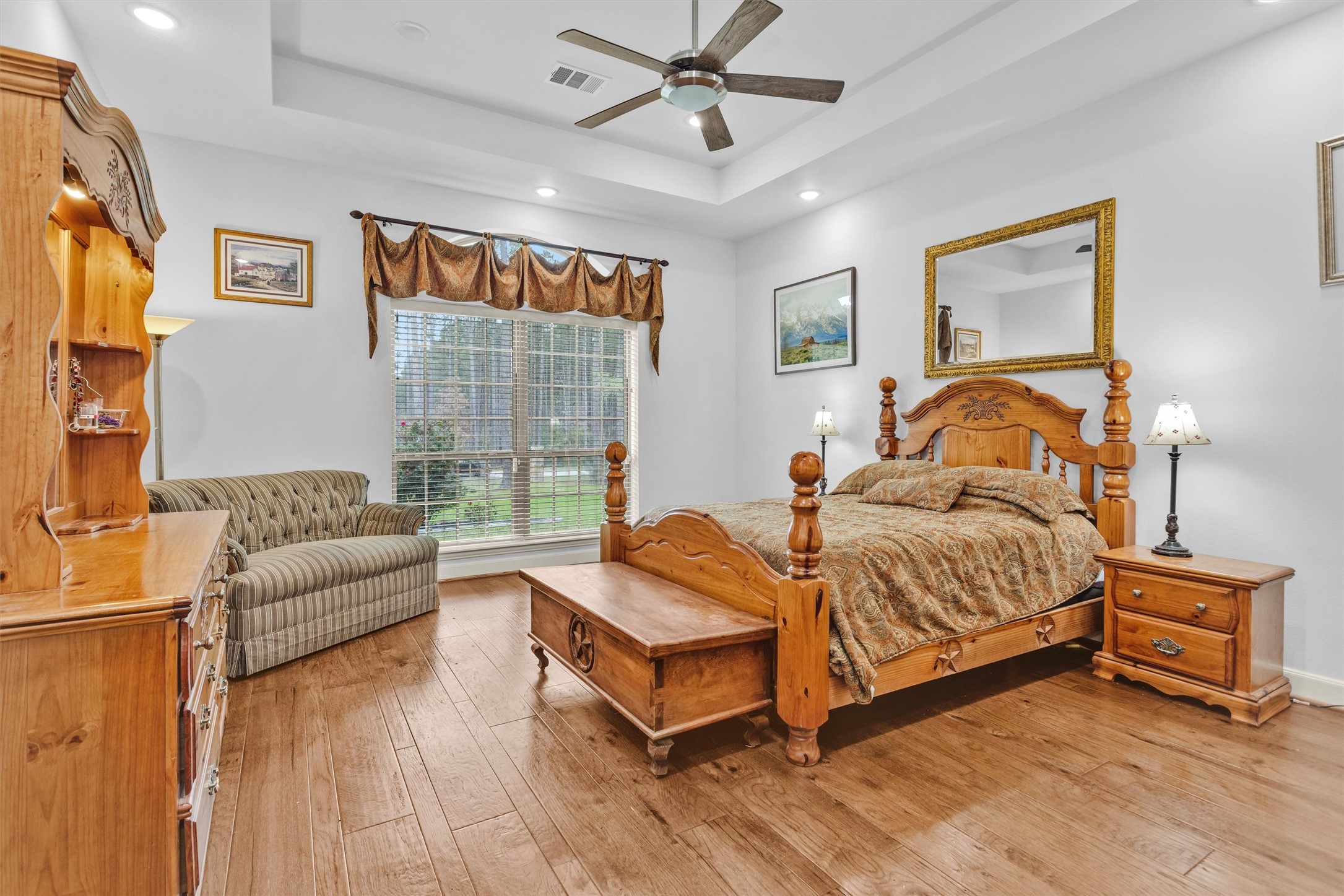 264 Grey Feather Road Huntsville, TX 77340 - Photo 16 of 31 a spacious bedroom with a bed and a couch