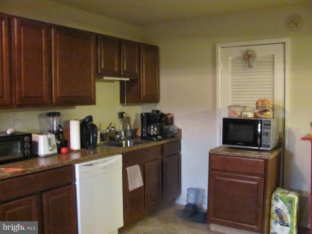 14728 Featherstone Road Woodbridge, VA 22191 - Photo 10 of 15 Kitchen