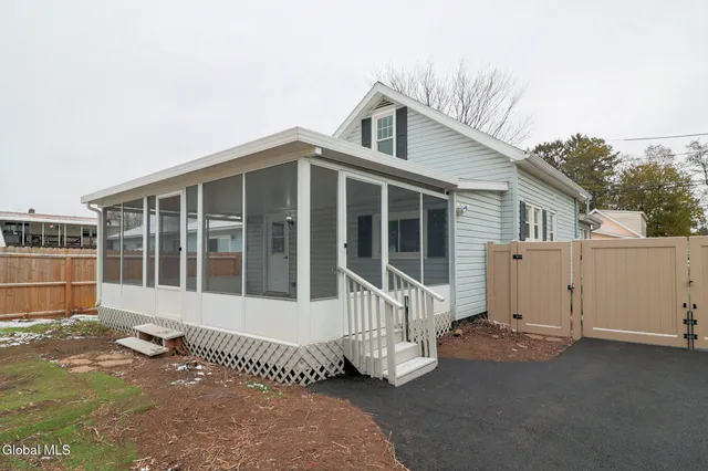 $269,550 | 3229 Taylor Street, Rotterdam, NY 12306
