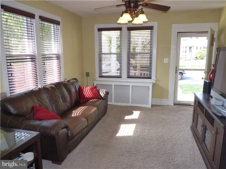 20 Mecray Lane Maple Shade, NJ 08052 - Photo 4 of 24 Living Room