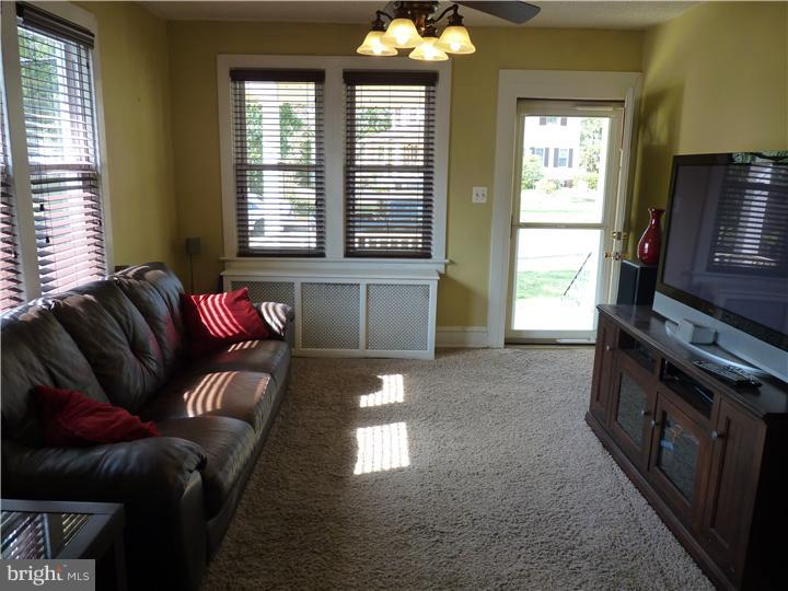 20 Mecray Lane Maple Shade, NJ 08052 - Photo 5 of 24 Living Room