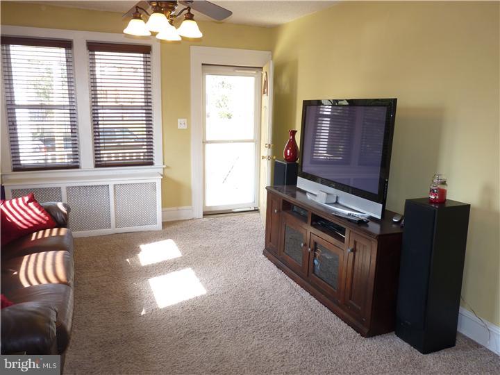 20 Mecray Lane Maple Shade, NJ 08052 - Photo 8 of 24 Living Room