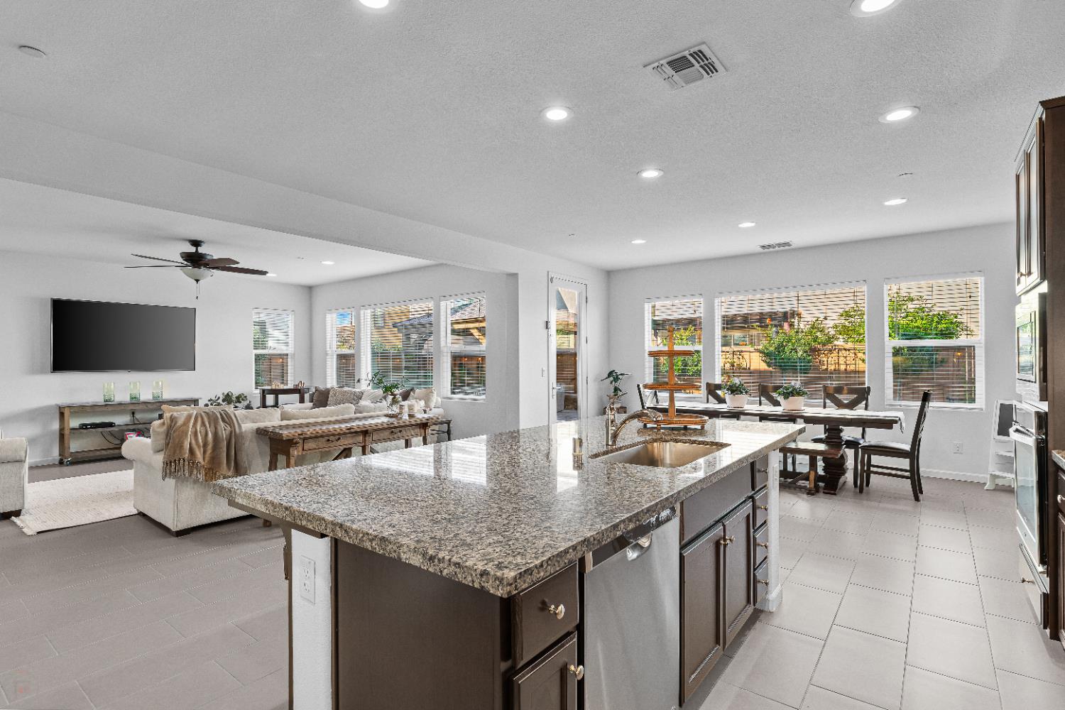 2305 Augusta Avenue Tracy, CA 95377 - Photo 23 of 91