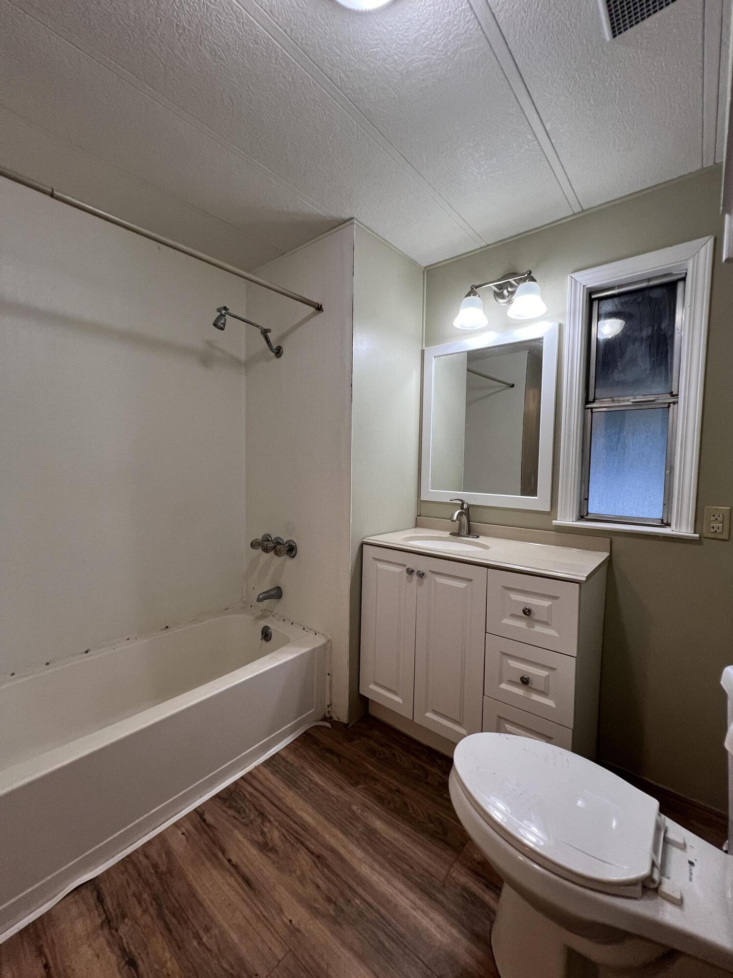 511 Tucker Hill Road Douglas City, CA 96024 - Photo 12 of 41 Bathroom
