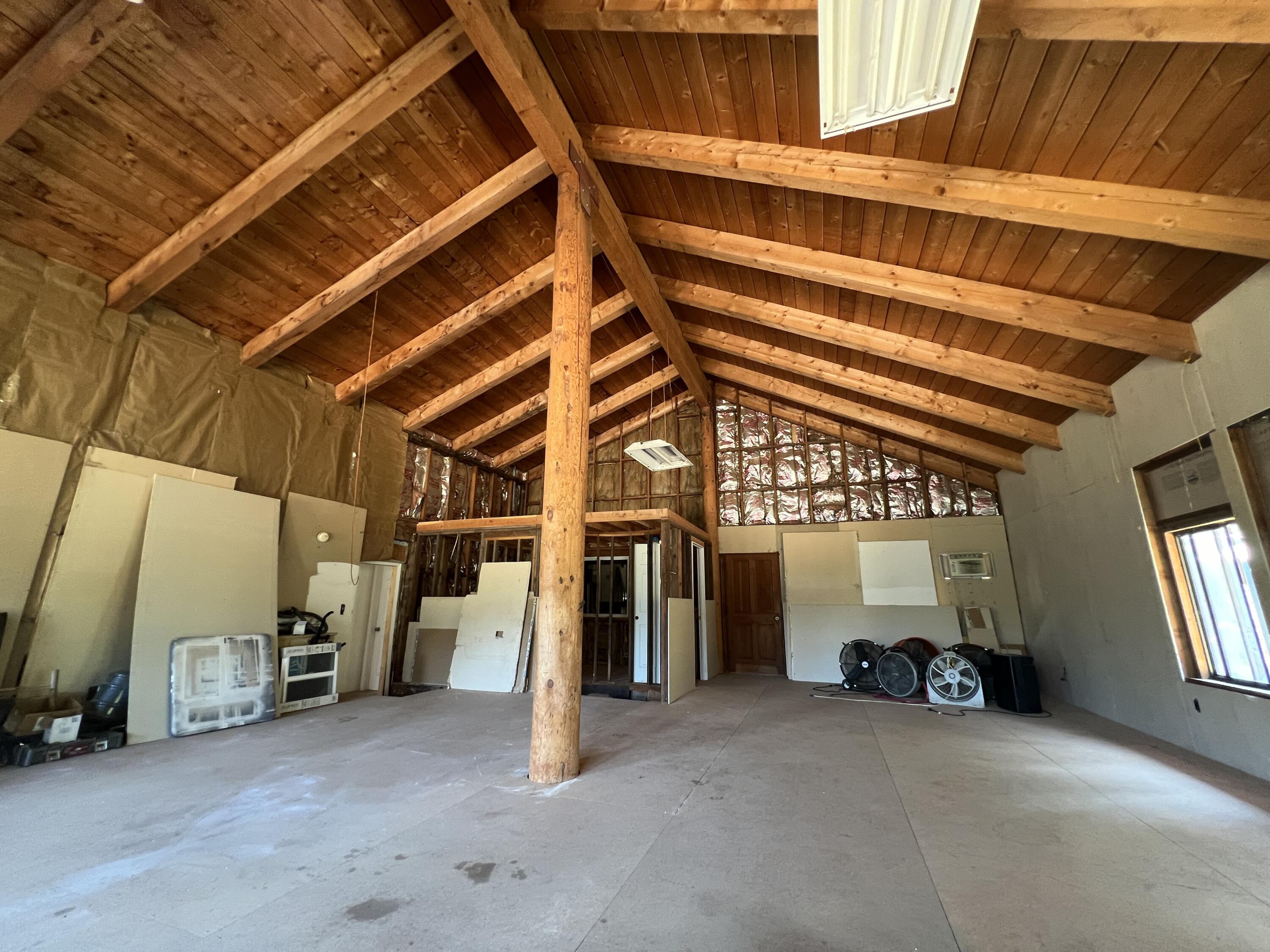 511 Tucker Hill Road Douglas City, CA 96024 - Photo 13 of 41 Massive open beam structure