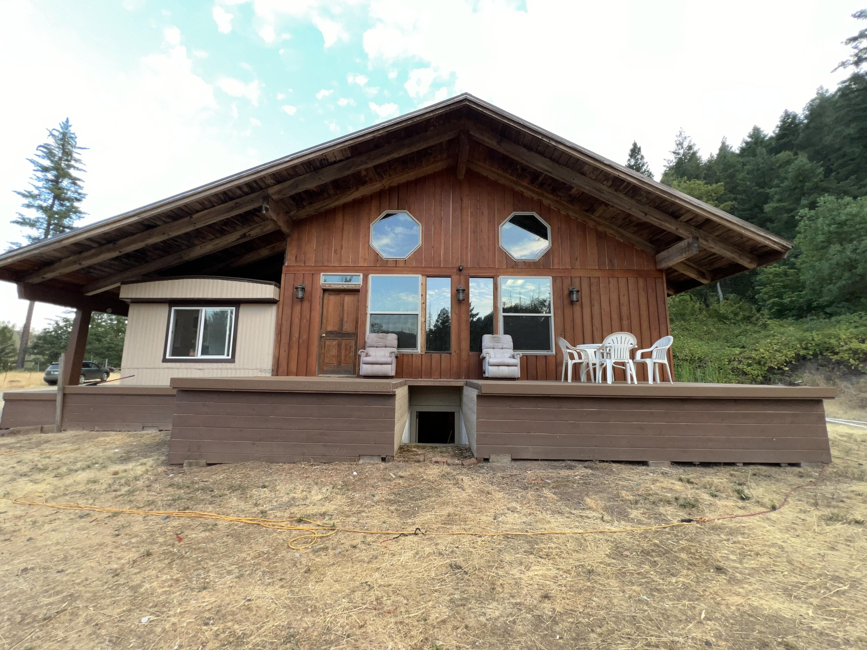 511 Tucker Hill Road Douglas City, CA 96024 - Photo 2 of 41 Side view of deck