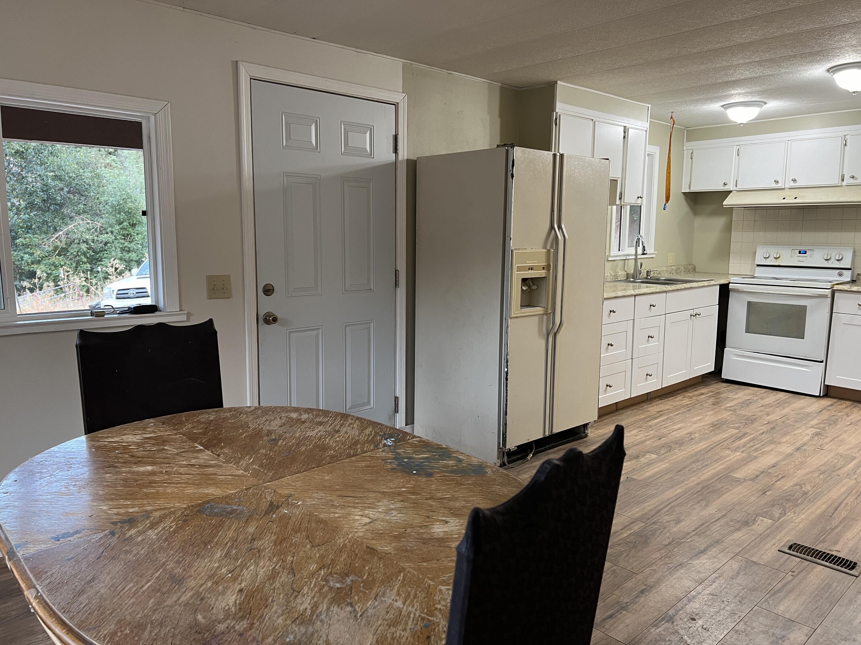 511 Tucker Hill Road Douglas City, CA 96024 - Photo 5 of 41 Mobile kitchen