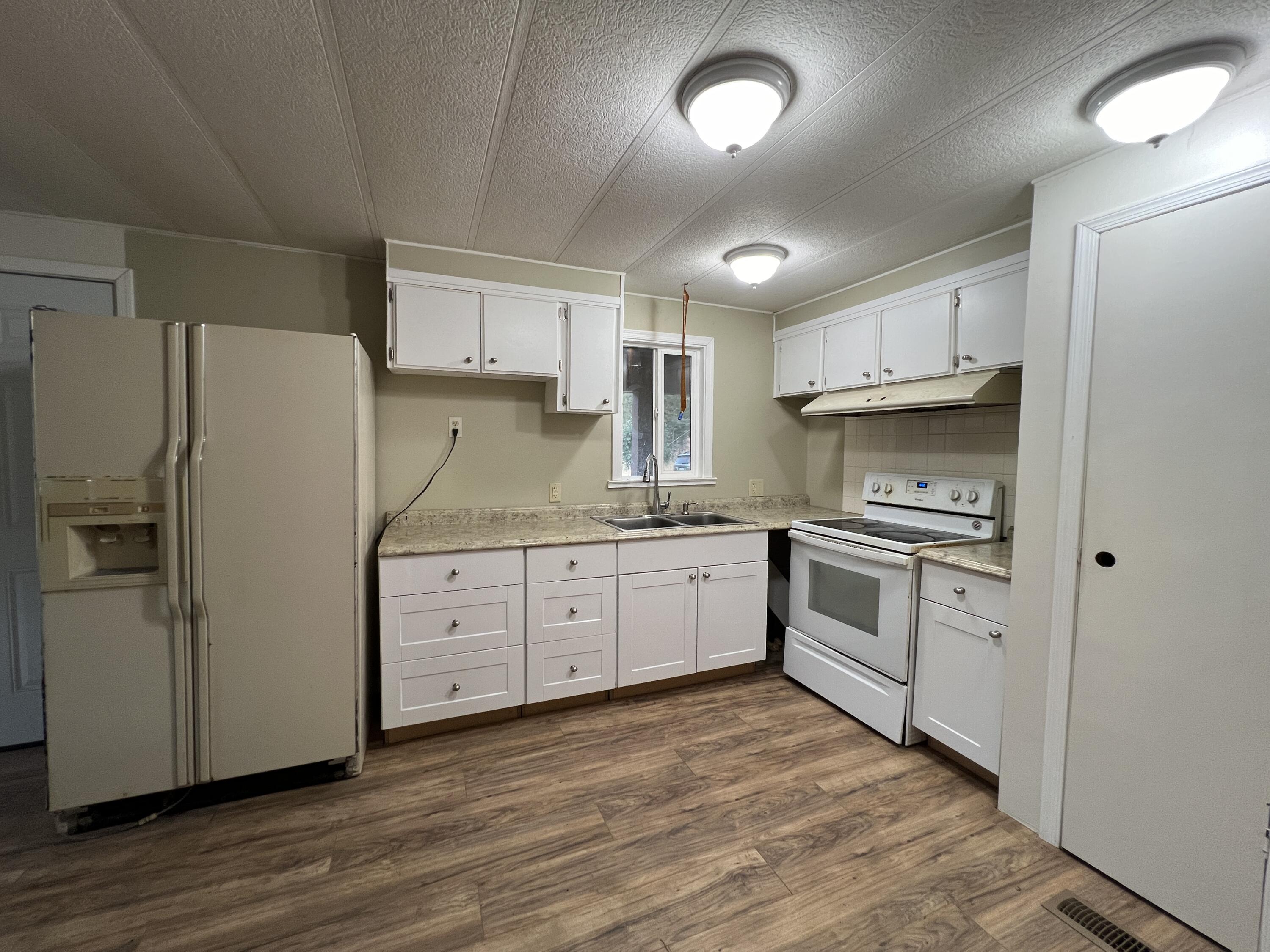 511 Tucker Hill Road Douglas City, CA 96024 - Photo 6 of 41 Kitchen