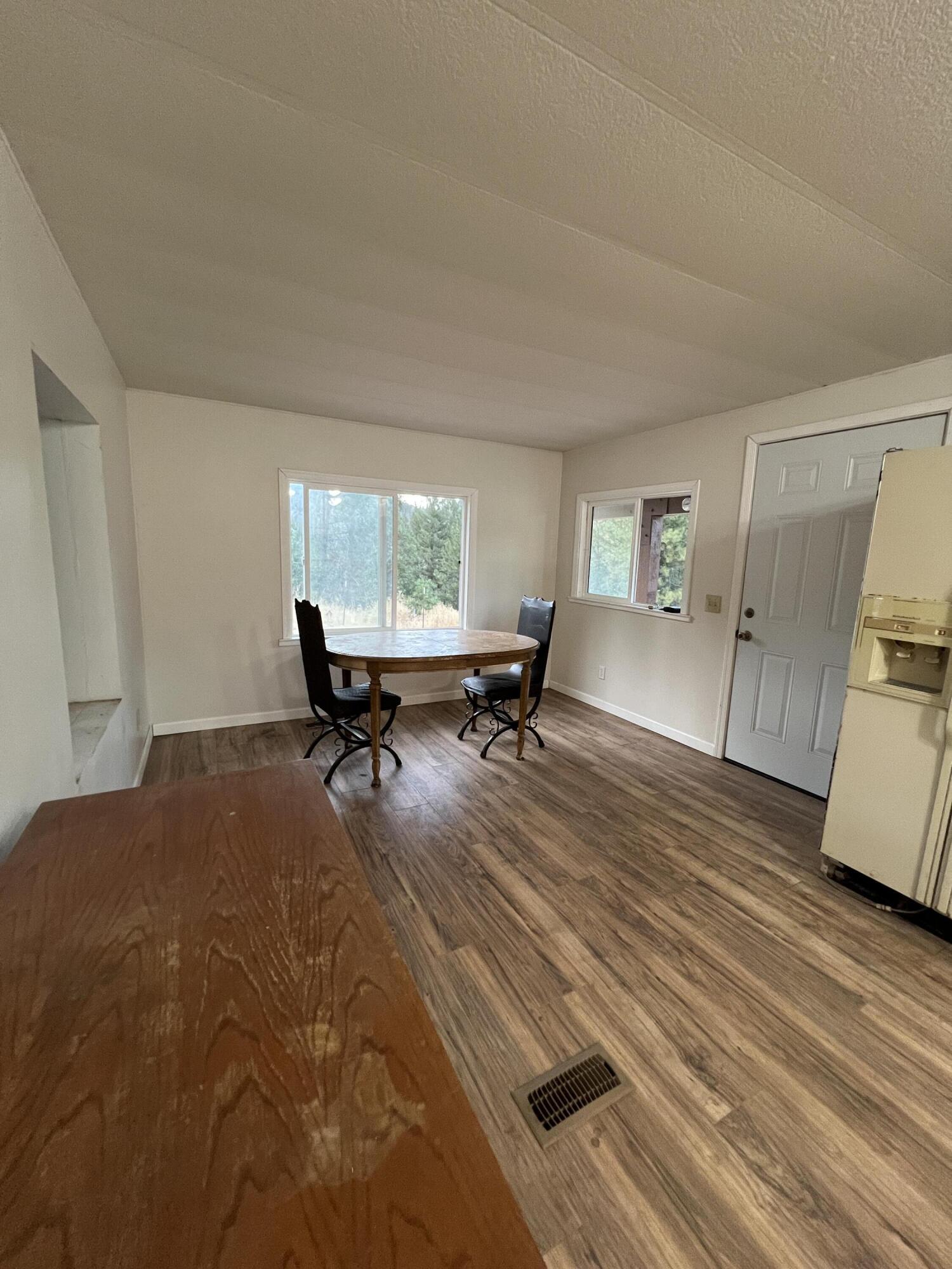 511 Tucker Hill Road Douglas City, CA 96024 - Photo 7 of 41 Dining area