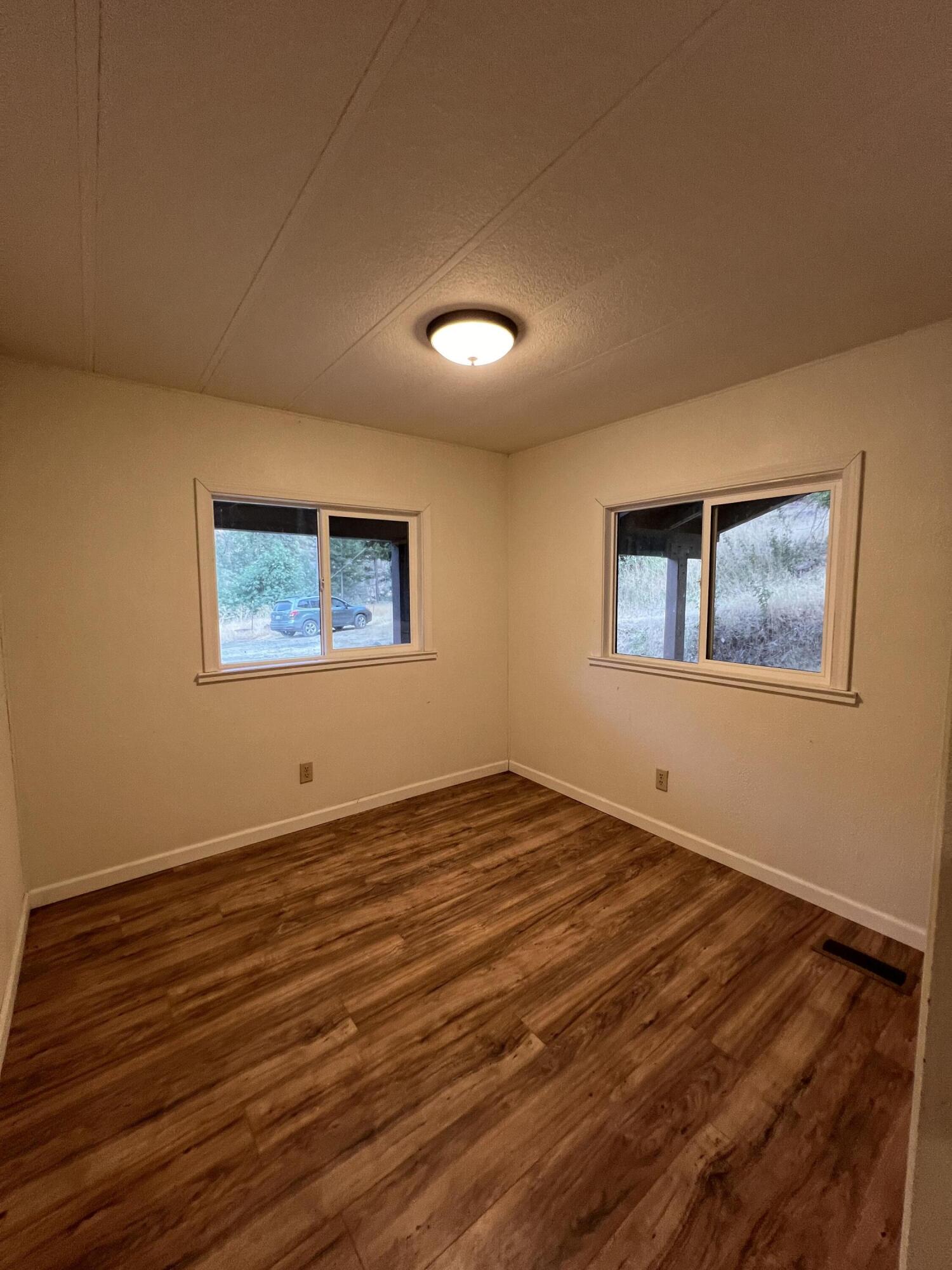 511 Tucker Hill Road Douglas City, CA 96024 - Photo 9 of 41 Bedroom view