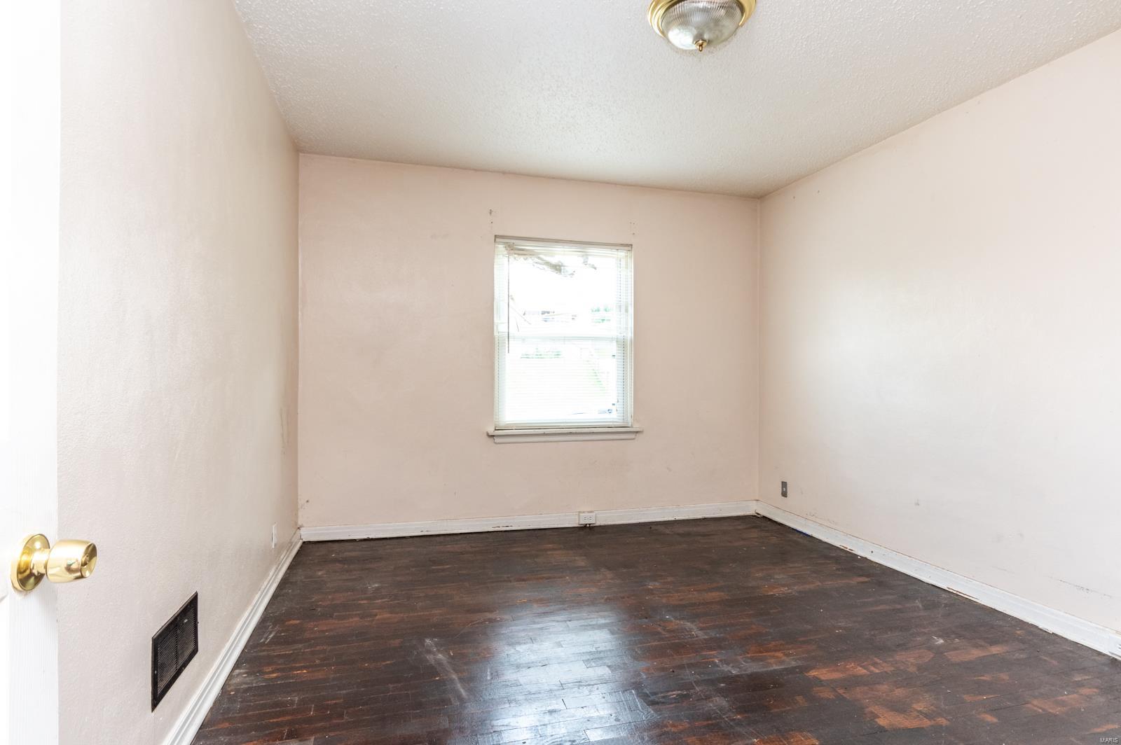 8833 Jordan Street St. Louis, MO 63147 - Photo 11 of 12