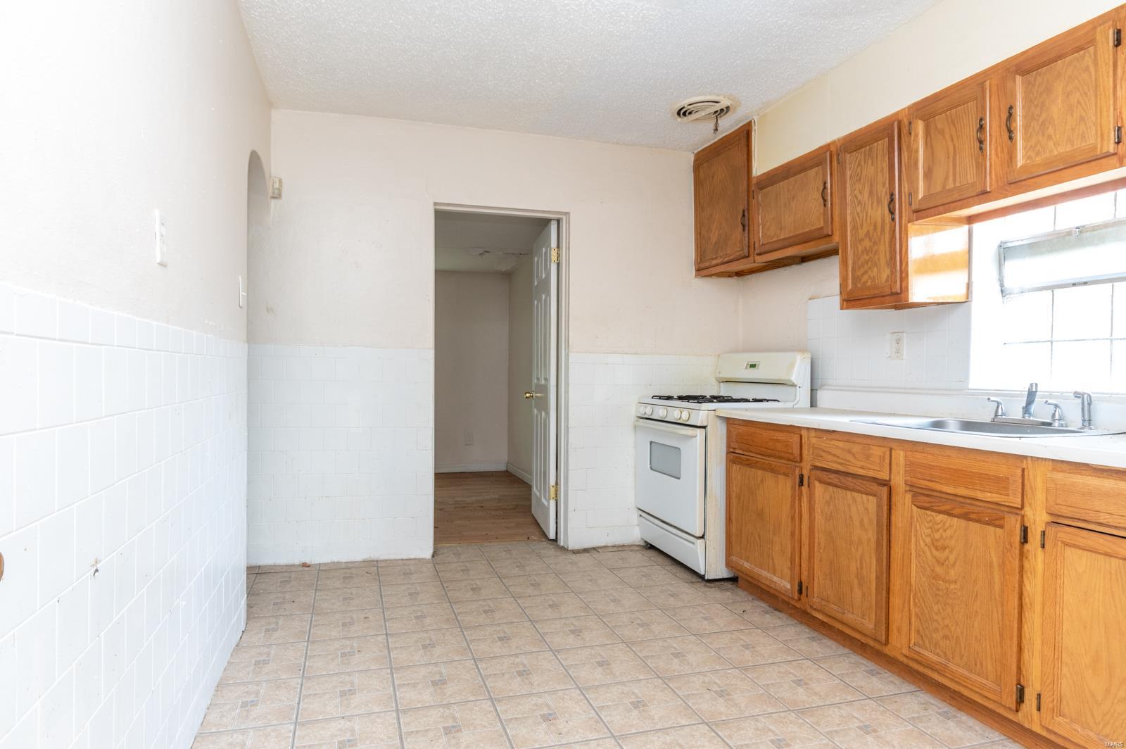8833 Jordan Street St. Louis, MO 63147 - Photo 5 of 12