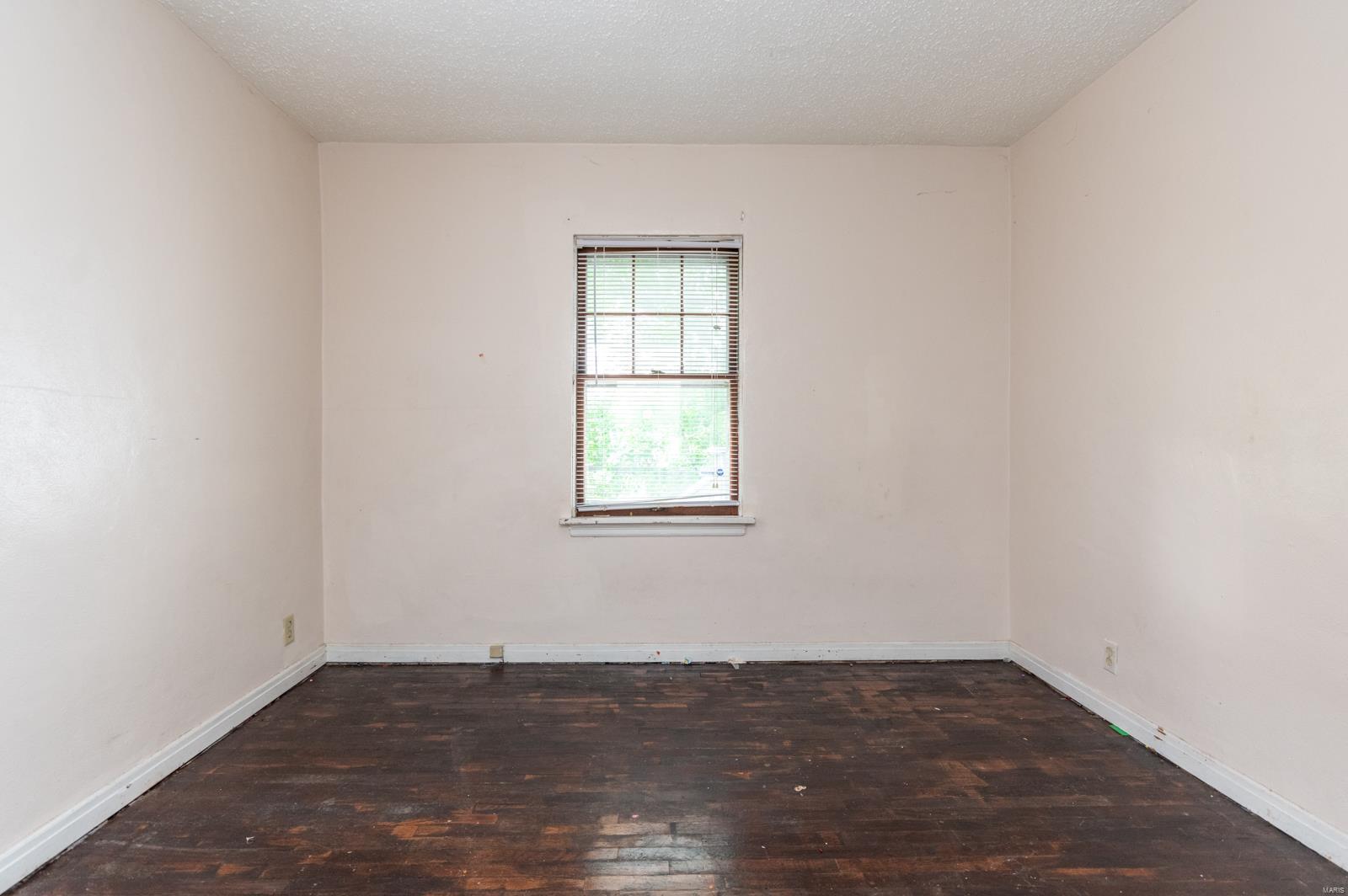 8833 Jordan Street St. Louis, MO 63147 - Photo 8 of 12