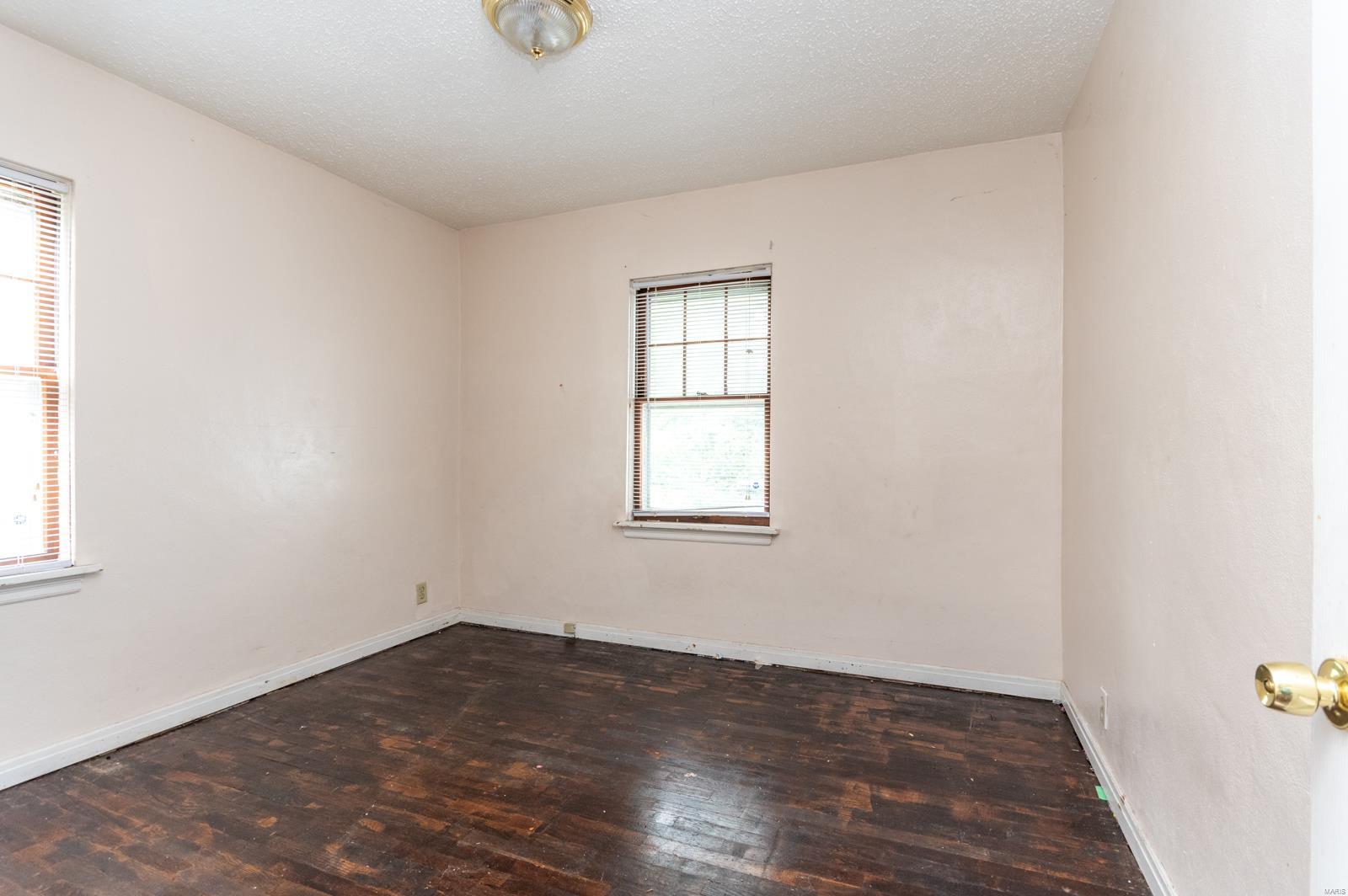 8833 Jordan Street St. Louis, MO 63147 - Photo 9 of 12