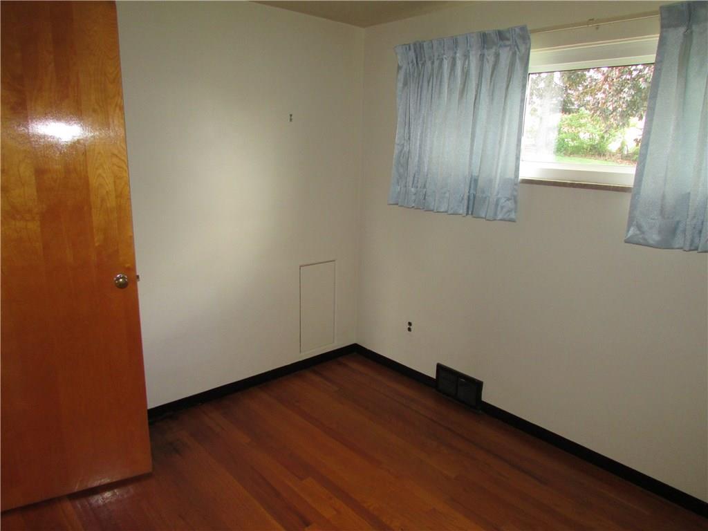 460 Livingston Road West Mifflin, PA 15122 - Photo 19 of 24 2nd Bedroom