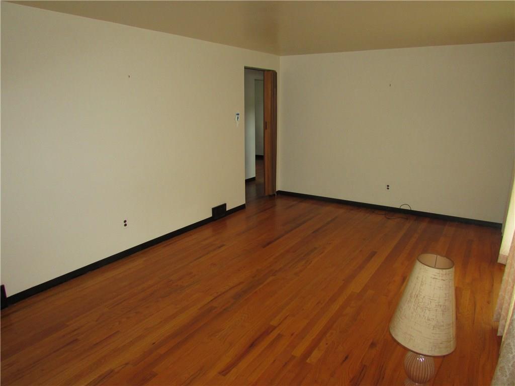 460 Livingston Road West Mifflin, PA 15122 - Photo 8 of 24 Living Room