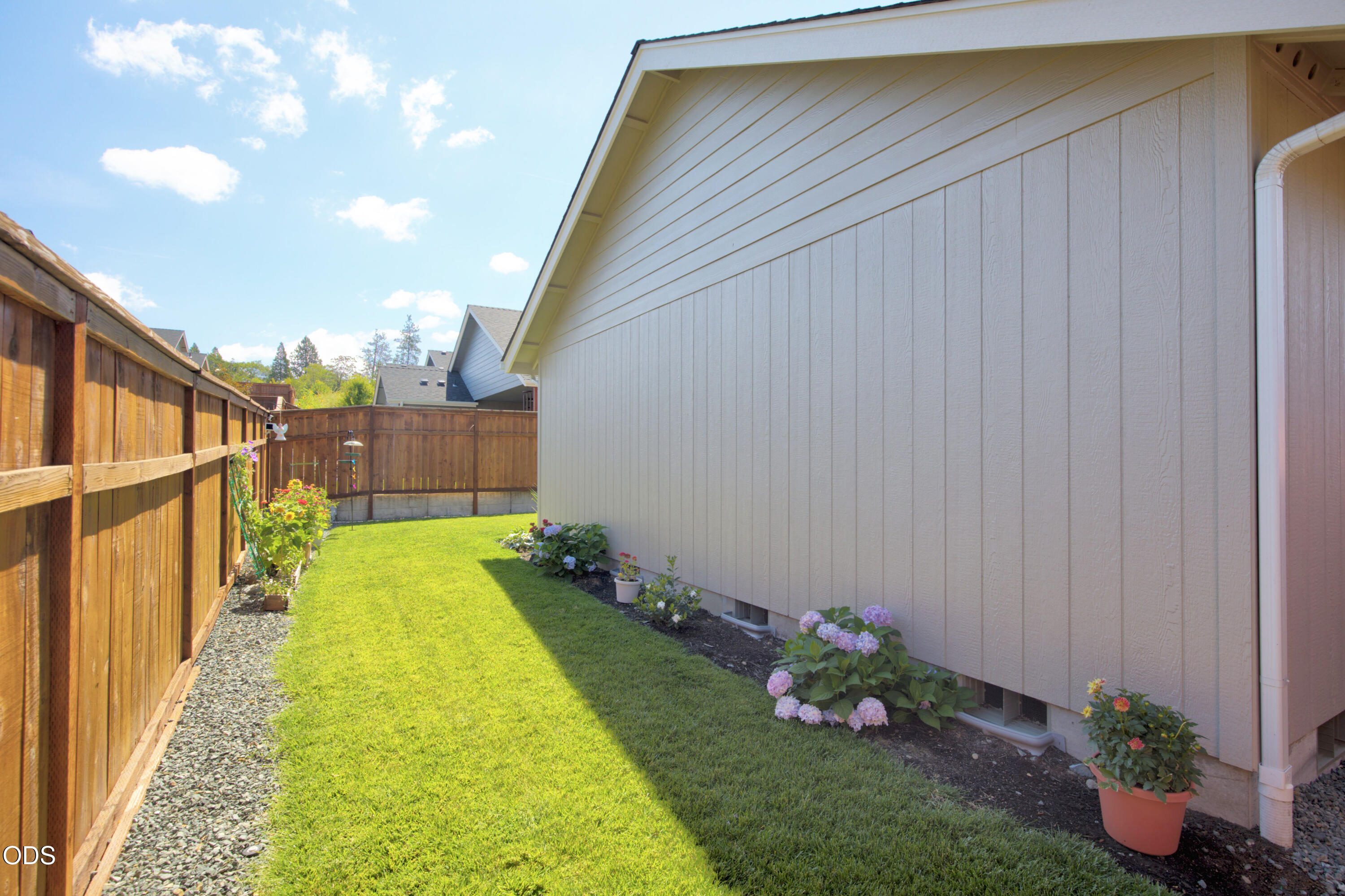 2036 Southwest Truman Way Grants Pass, OR 97526 - Photo 32 of 35