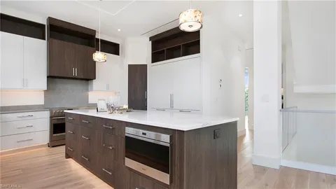 $3,999,999 | 1798 Holiday Lane, Naples, FL 34104