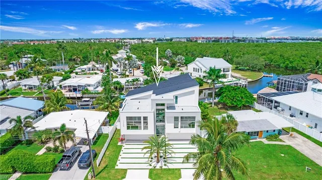 $3,999,999 | 1798 Holiday Lane, Naples, FL 34104