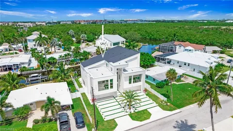 $3,999,999 | 1798 Holiday Lane, Naples, FL 34104