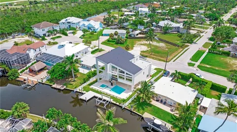 $3,999,999 | 1798 Holiday Lane, Naples, FL 34104