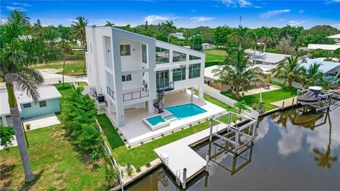 $3,999,999 | 1798 Holiday Lane, Naples, FL 34104