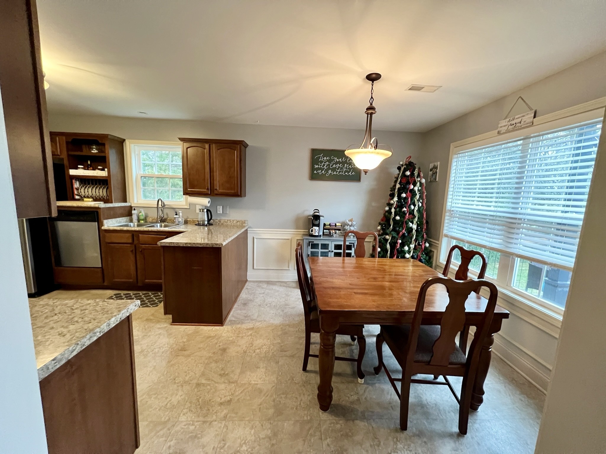 465 Crescent Road Murfreesboro, TN 37128 - Photo 10 of 31 a dining room with furniture and window