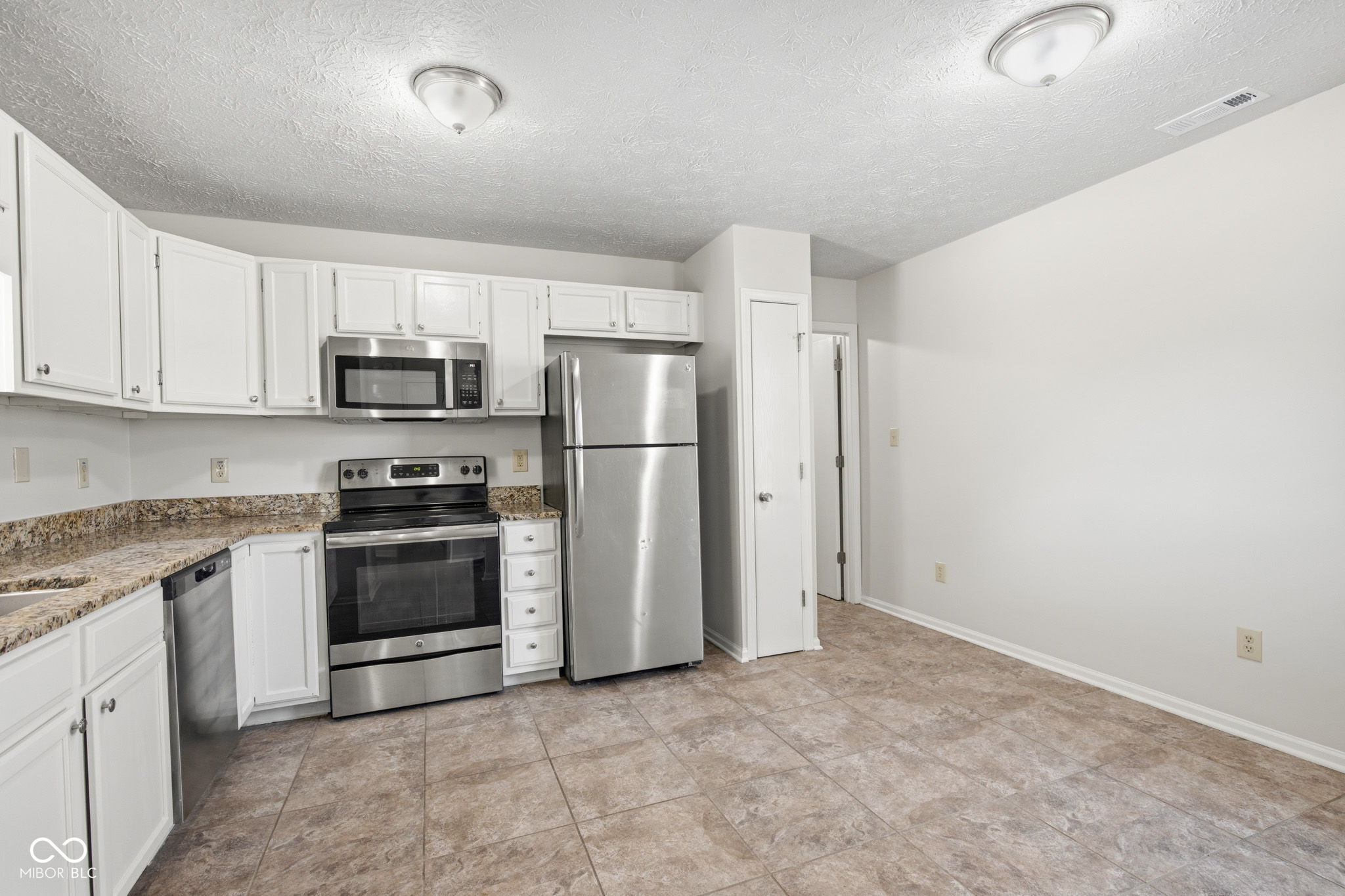 8307 Crestview Circle Avon, IN 46123 - Photo 13 of 40