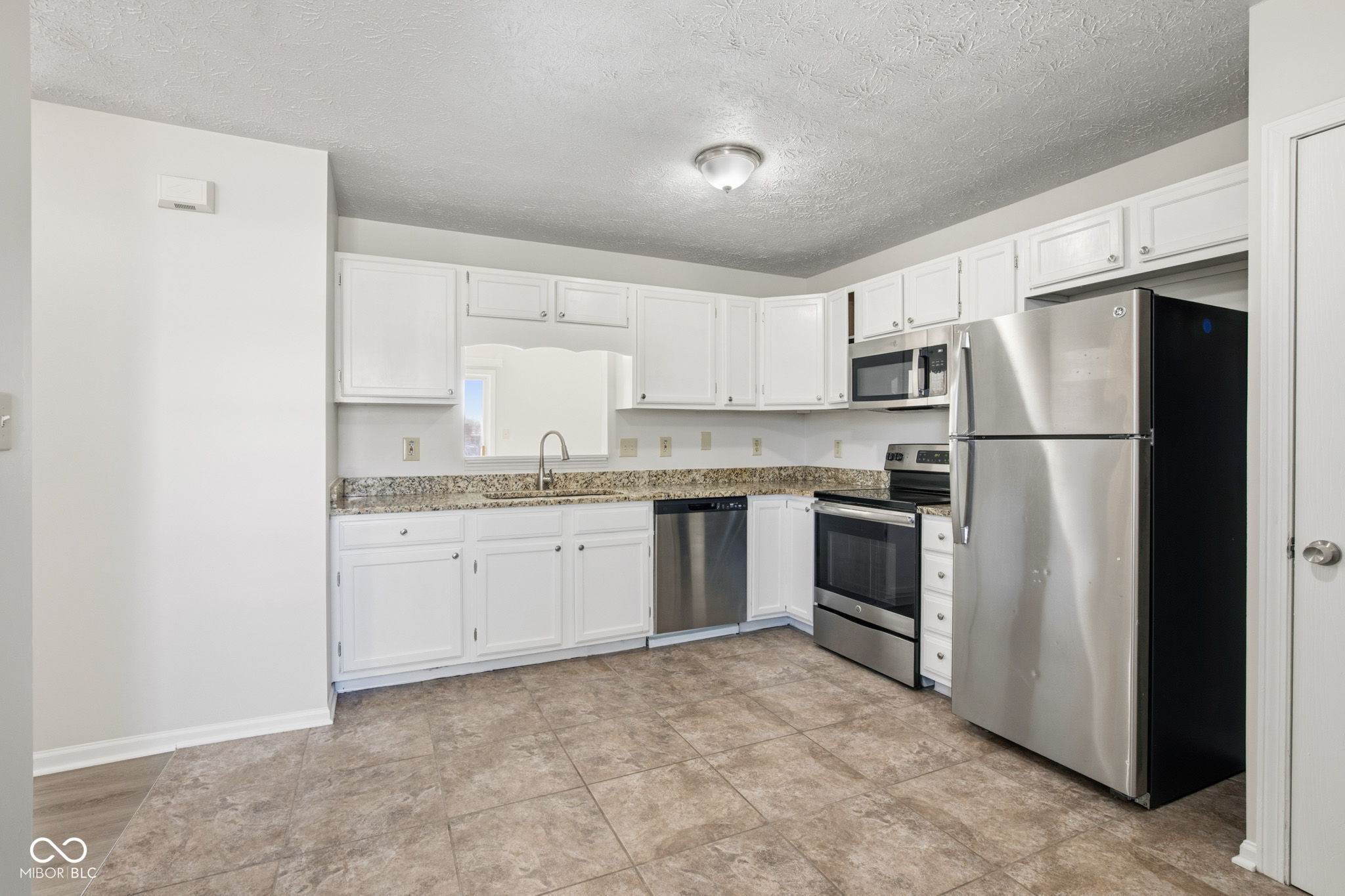 8307 Crestview Circle Avon, IN 46123 - Photo 14 of 40