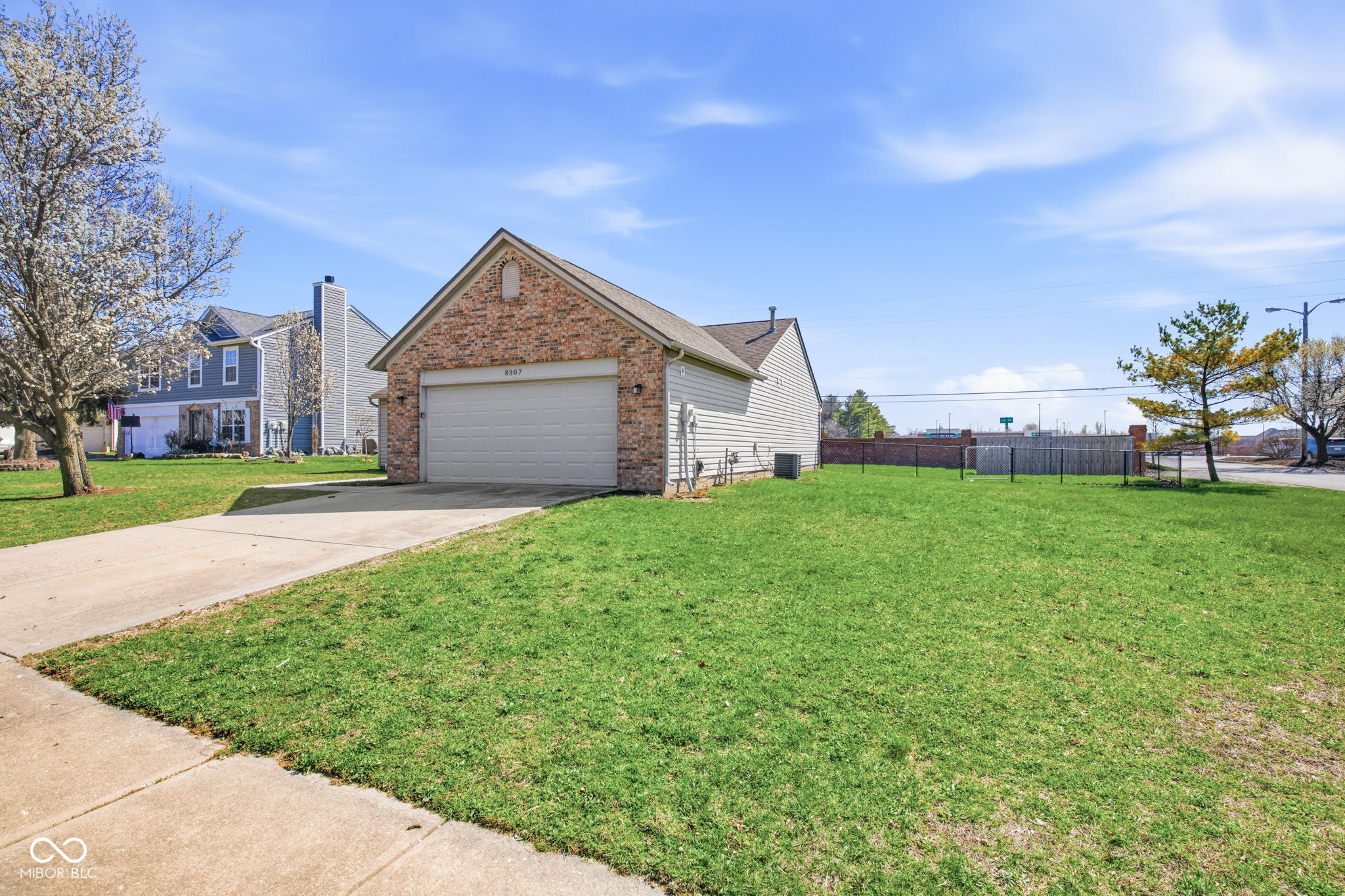 8307 Crestview Circle Avon, IN 46123 - Photo 3 of 40