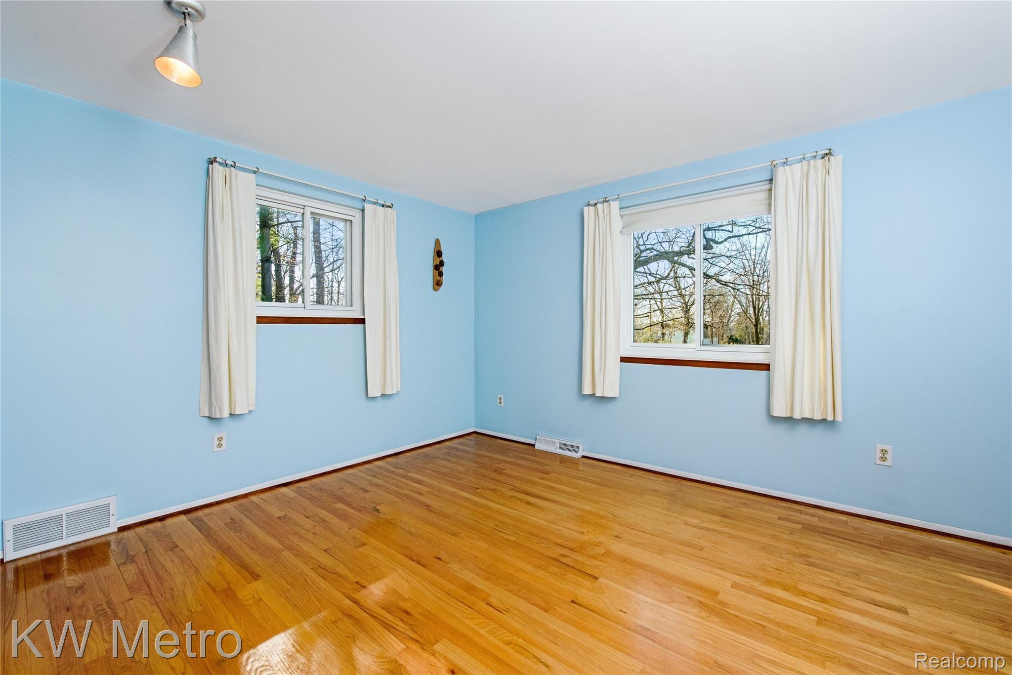 5000 Commerce Road West Bloomfield, MI 48324 - Photo 12 of 20 DSC_4568.jpg