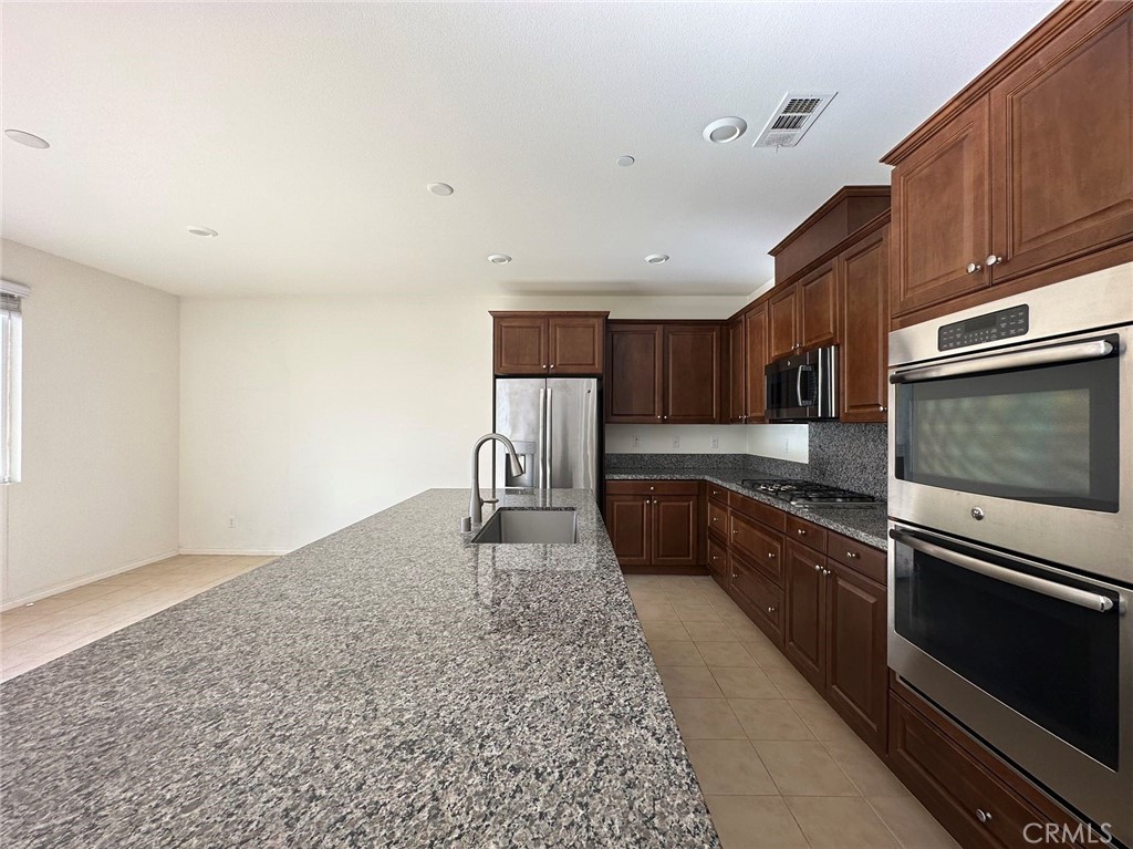 6852 Ripple Court Jurupa Valley, CA 91752 - Photo 7 of 24