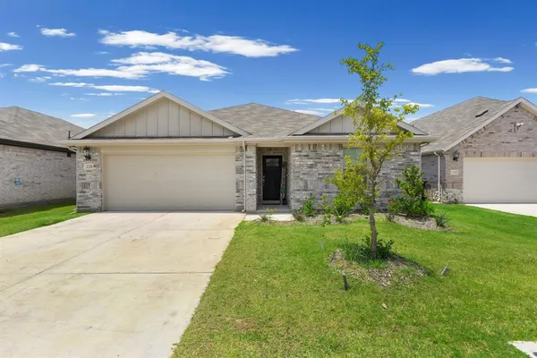 $279,900 | 220 Sugarlands Drive, Greenville, TX 75402