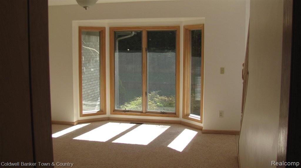 Bay Window in dining rm.JPG