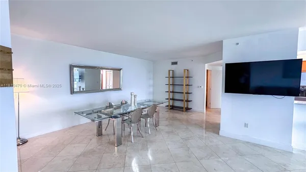 $5,750 | 6365 Collins Avenue, Unit 3811, Miami Beach, FL 33141