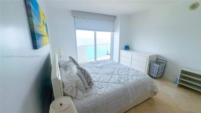 $5,750 | 6365 Collins Avenue, Unit 3811, Miami Beach, FL 33141