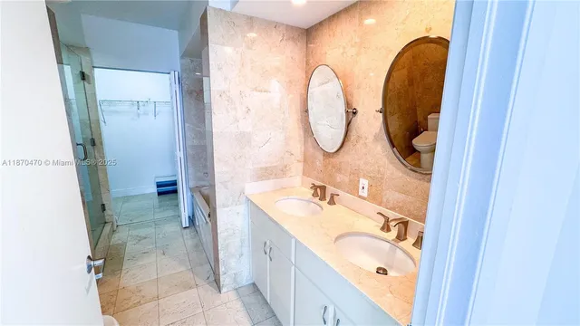 $5,750 | 6365 Collins Avenue, Unit 3811, Miami Beach, FL 33141