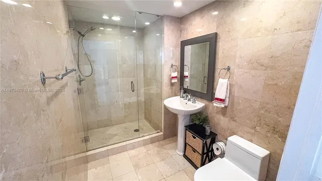 $5,750 | 6365 Collins Avenue, Unit 3811, Miami Beach, FL 33141