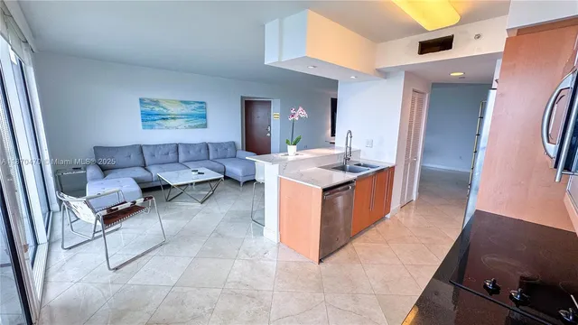 $5,750 | 6365 Collins Avenue, Unit 3811, Miami Beach, FL 33141