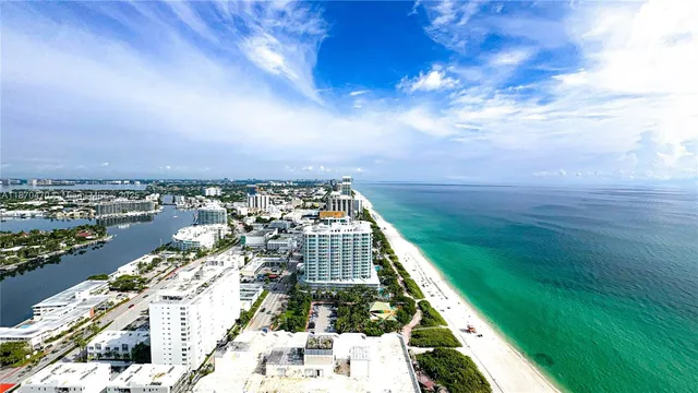 $5,750 | 6365 Collins Avenue, Unit 3811, Miami Beach, FL 33141