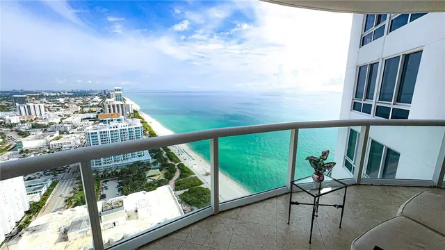 $5,750 | 6365 Collins Avenue, Unit 3811, Miami Beach, FL 33141