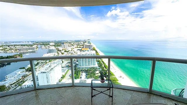 $5,750 | 6365 Collins Avenue, Unit 3811, Miami Beach, FL 33141