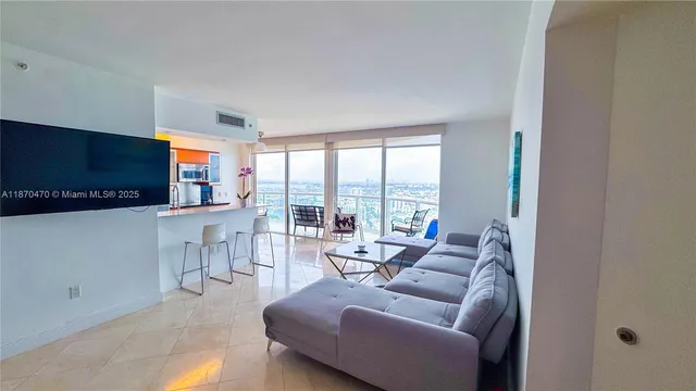$5,750 | 6365 Collins Avenue, Unit 3811, Miami Beach, FL 33141
