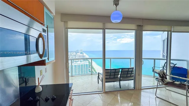 $5,750 | 6365 Collins Avenue, Unit 3811, Miami Beach, FL 33141