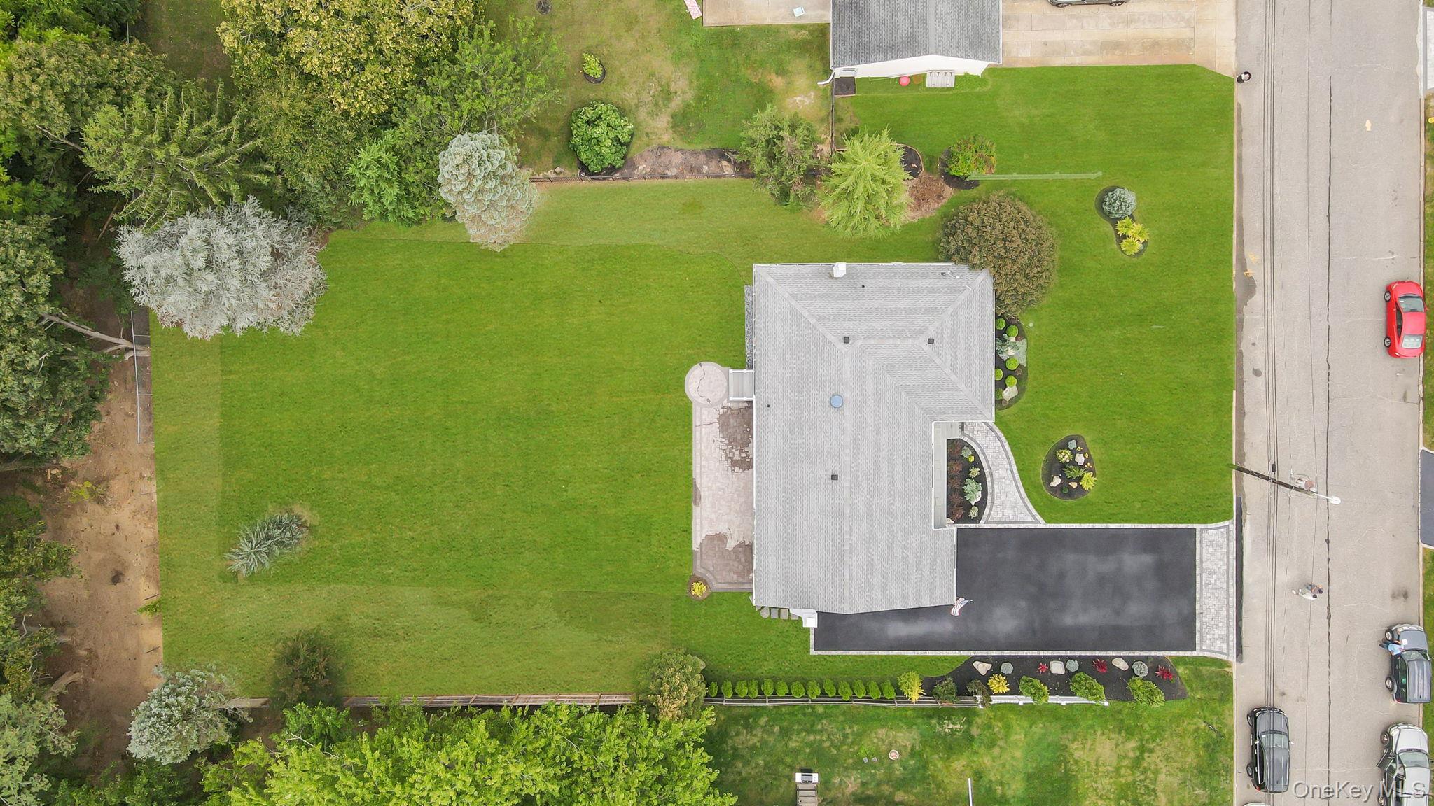 827 Aberdeen Road Bay Shore, NY 11706 - Photo 7 of 40 an aerial view of a house with a garden