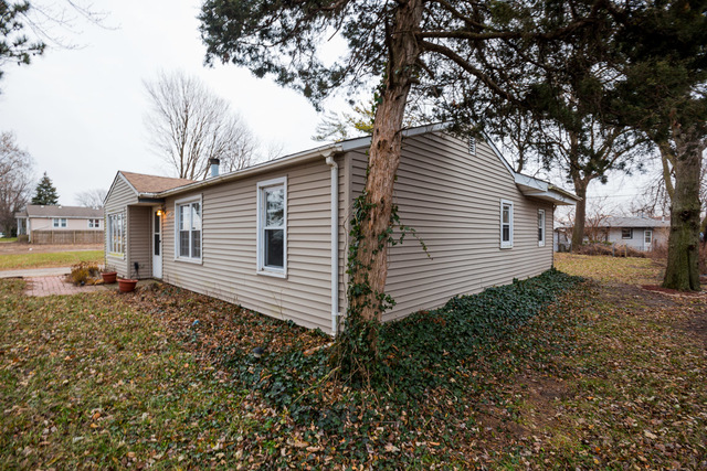 2313 Caton Farm Road Crest Hill, IL 60403 - Photo 9 of 24
